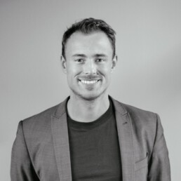 Porträtfoto von Johannes Kadoch, Projektmanager bei D&CO